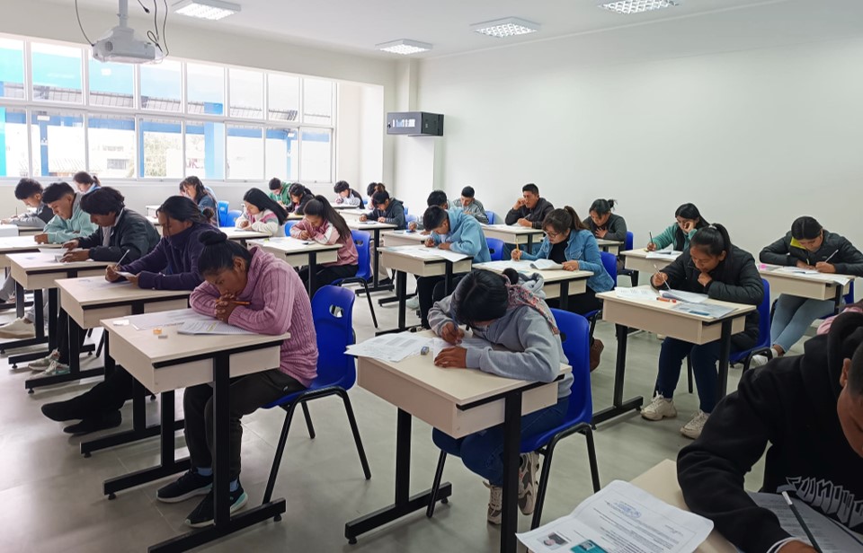 FORMANDO PROFESIONALES Más de 36 aaños de xperiencia nos respaldan